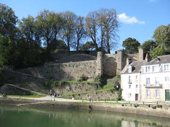 auray_wall