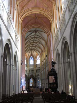 quimper_offcenter_nave